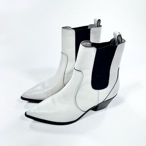 Paige Willa white croc leather pointed toe pull on ankle bootie 6.5